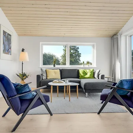 Apartment 3 Bedroom Cozy In *