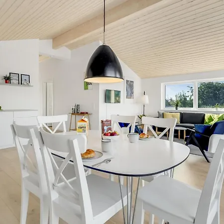 3 Bedroom Cozy In *