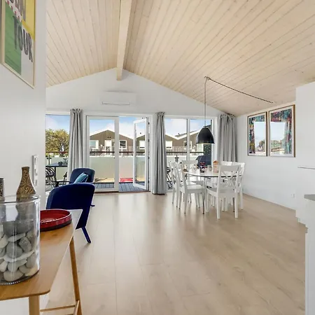Beautiful In With Kitchen *