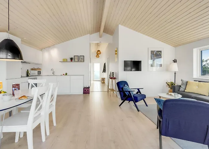 شقة 3 Bedroom Cozy In