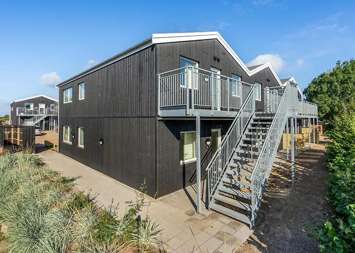 شقة 3 Bedroom Cozy In
